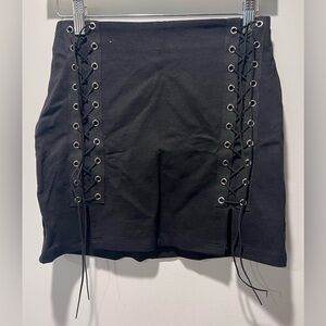 Oboe Women's Mini SkirtStretch‎ Black Lace Up size Small